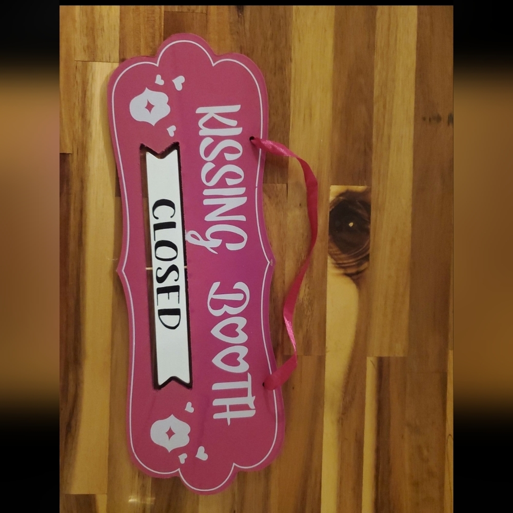 Kissing Booth Open and Close Sign